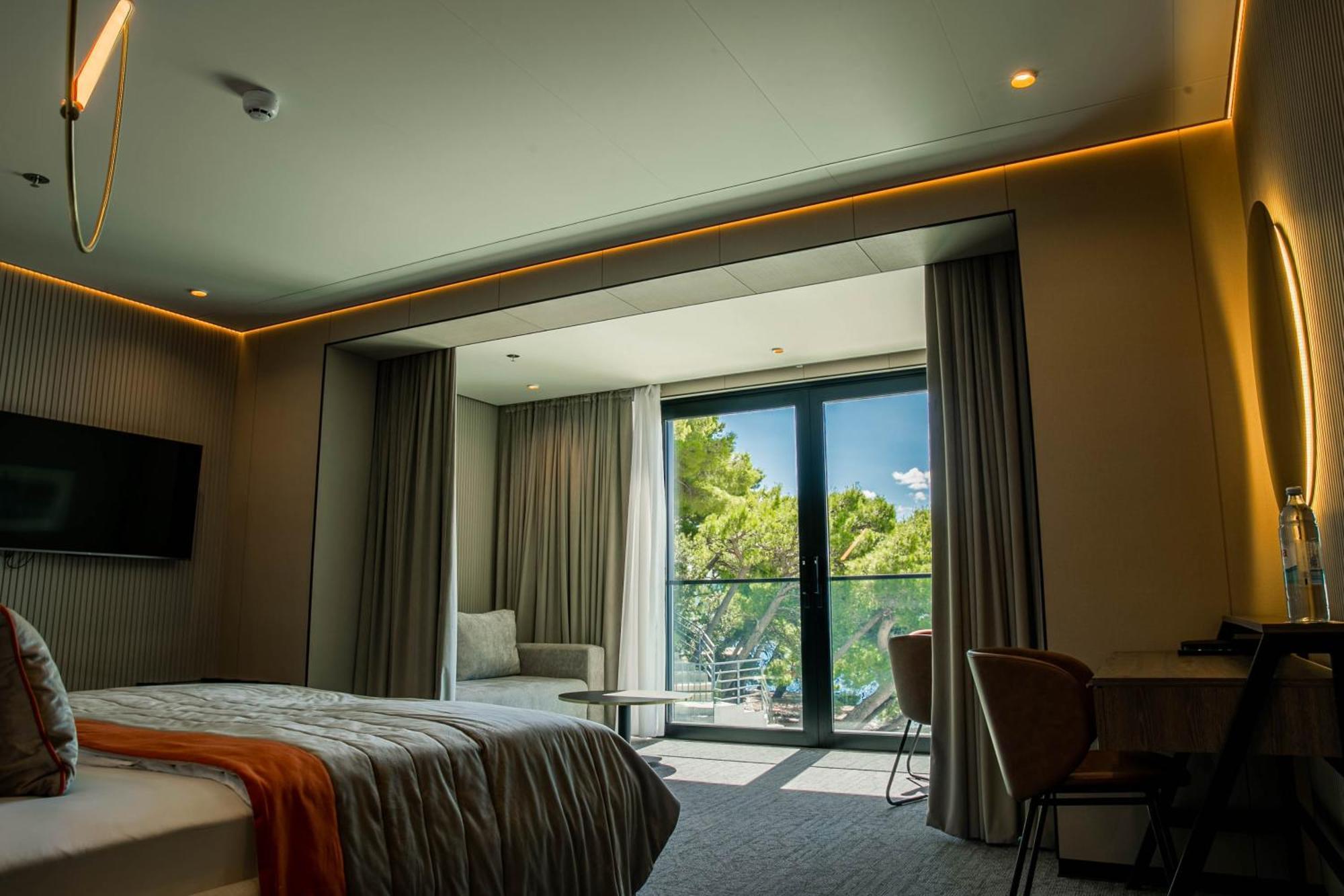 Hotel Medistone أوميس المظهر الخارجي الصورة