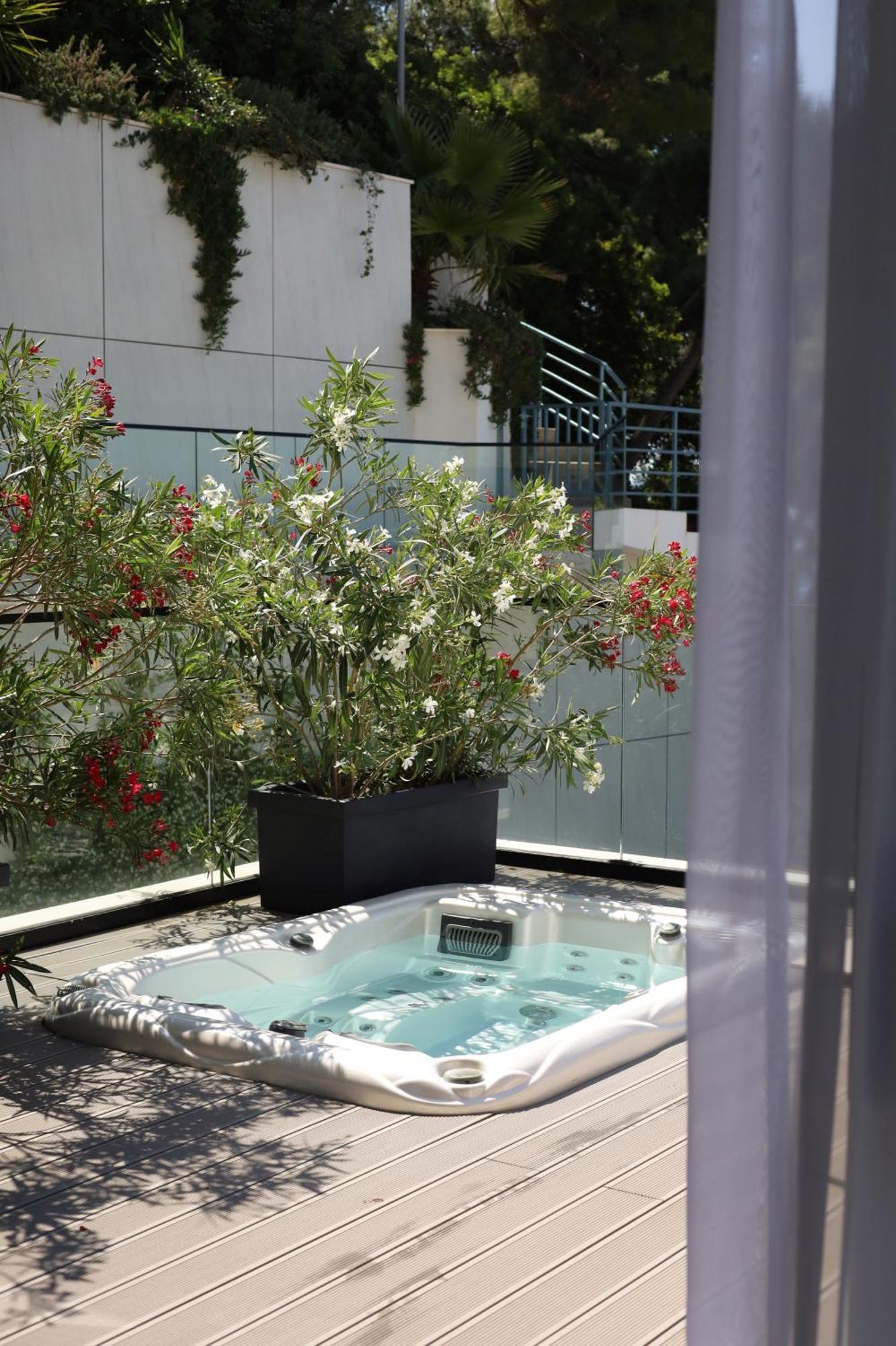 Hotel Medistone أوميس المظهر الخارجي الصورة